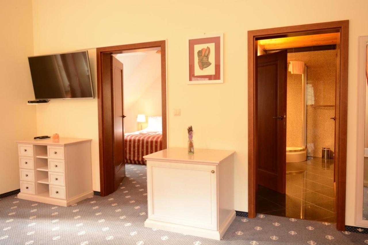 Hotel Hradna Brana Братислава Экстерьер фото