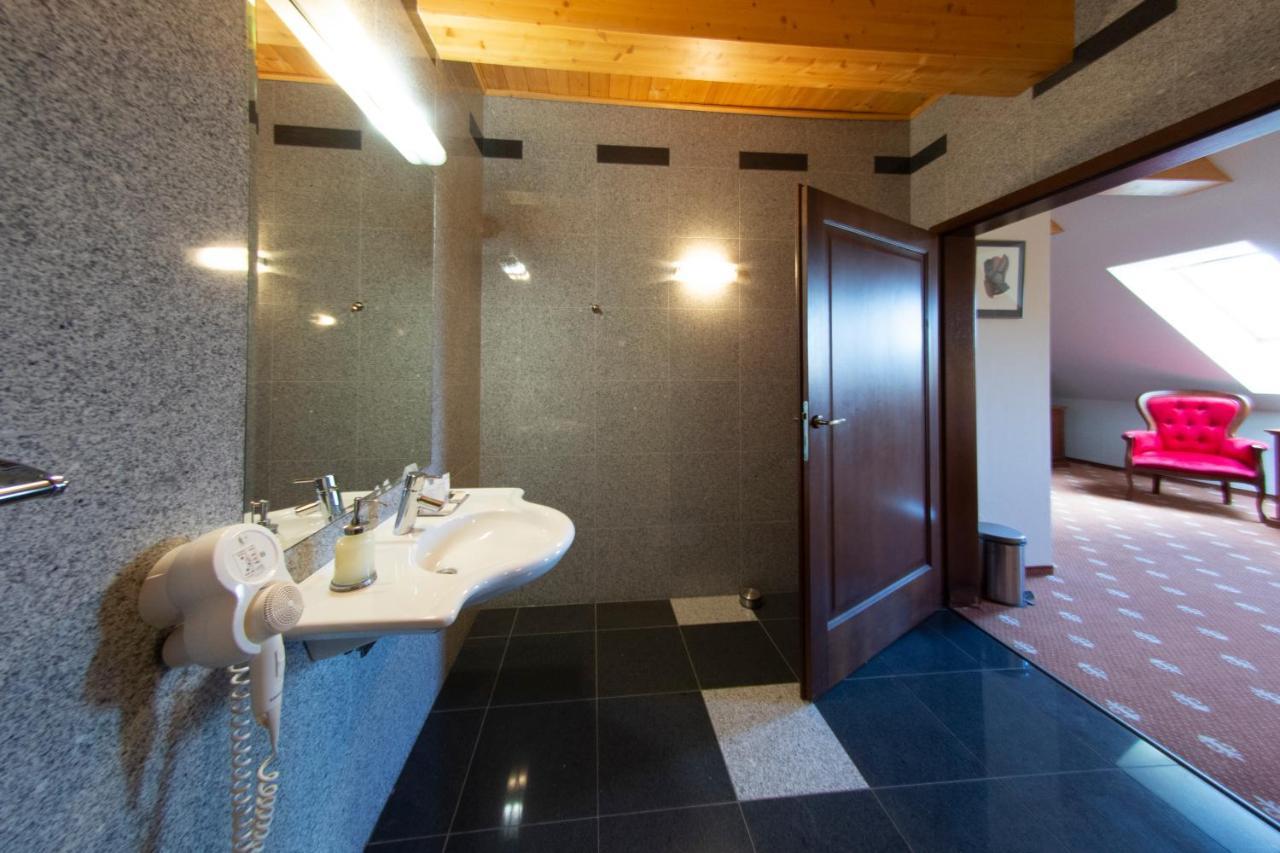 Hotel Hradna Brana Братислава Экстерьер фото
