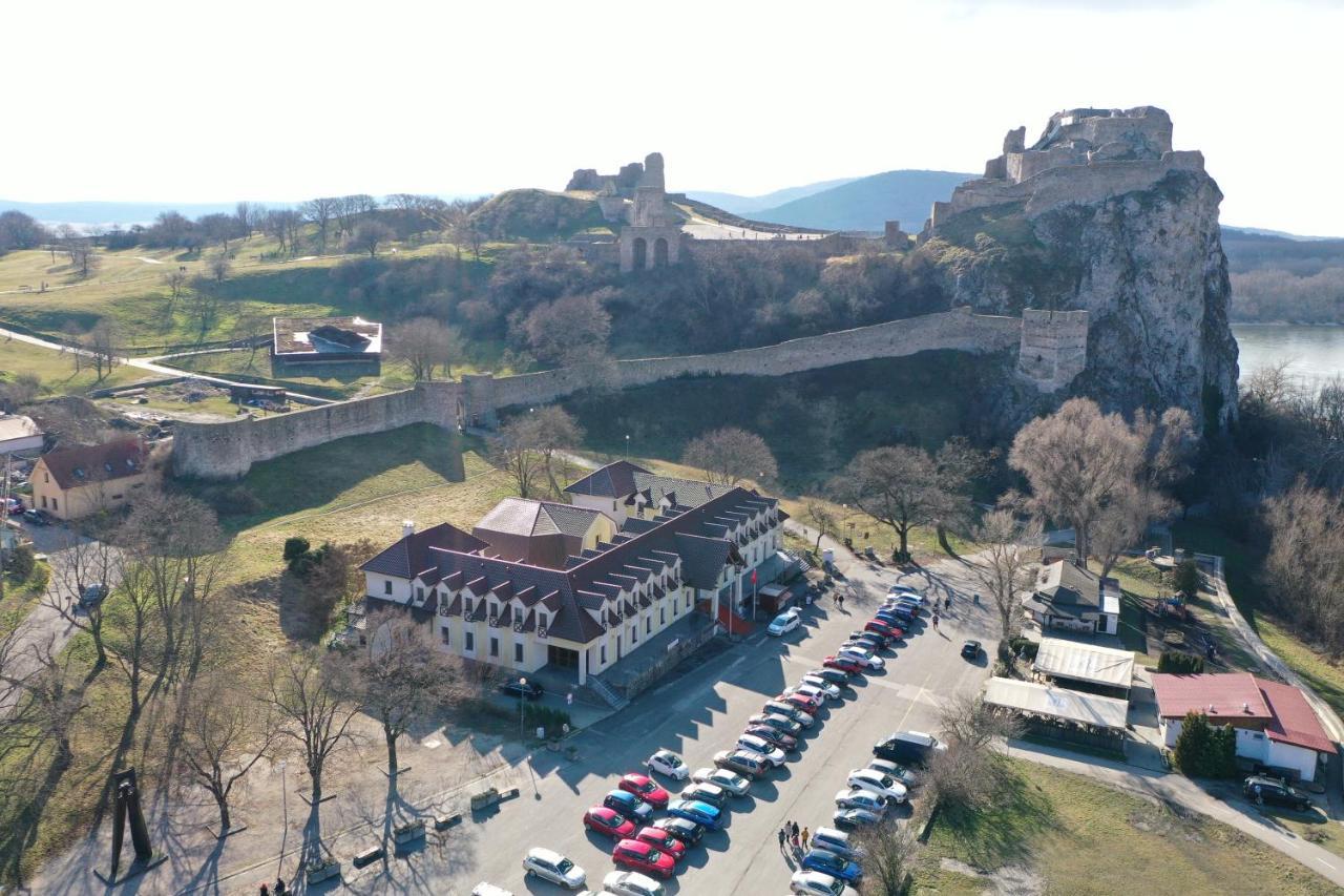 Hotel Hradna Brana Братислава Экстерьер фото