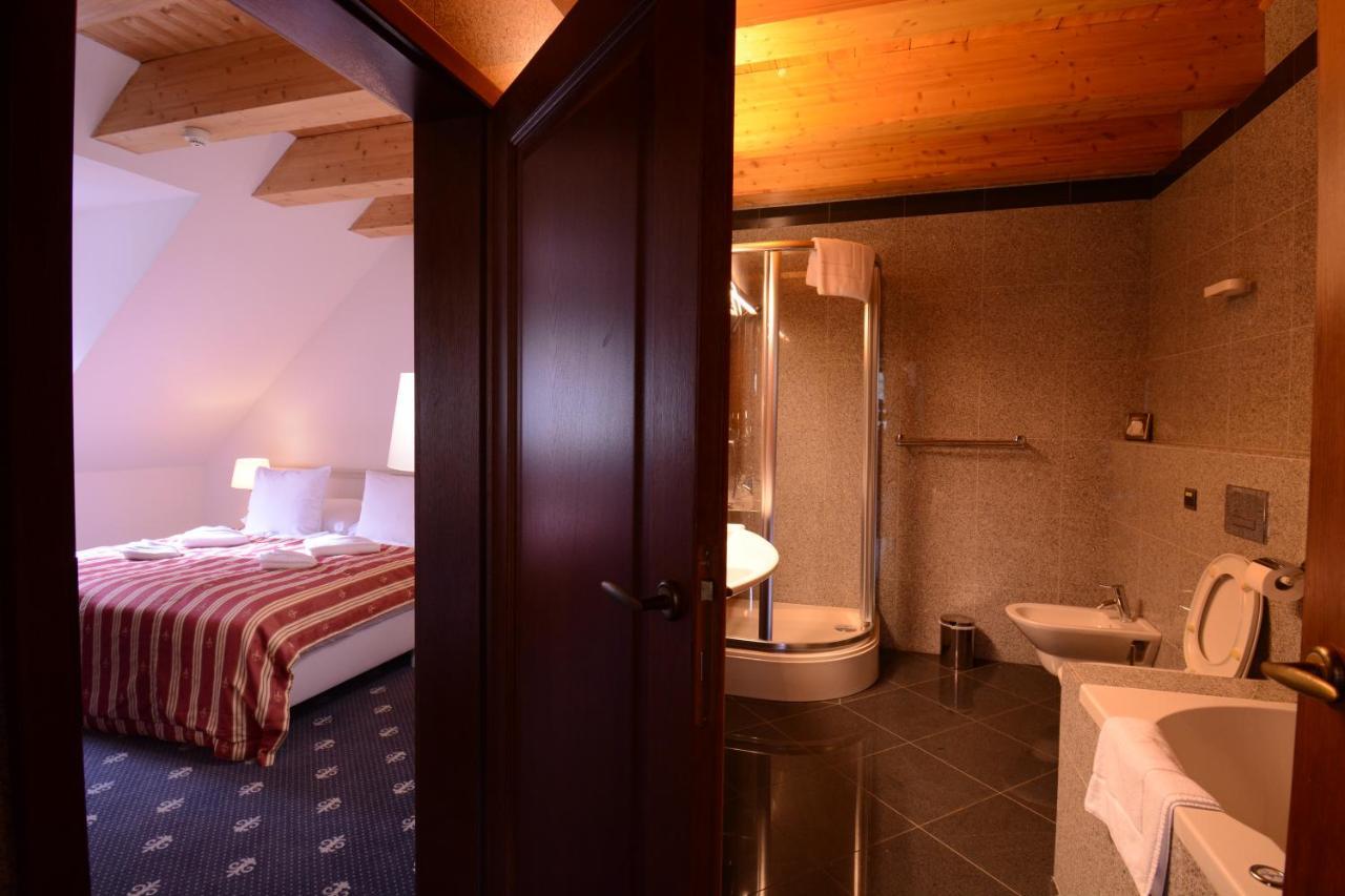 Hotel Hradna Brana Братислава Экстерьер фото