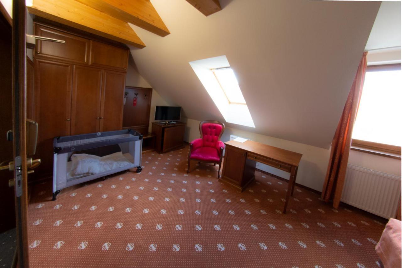 Hotel Hradna Brana Братислава Экстерьер фото