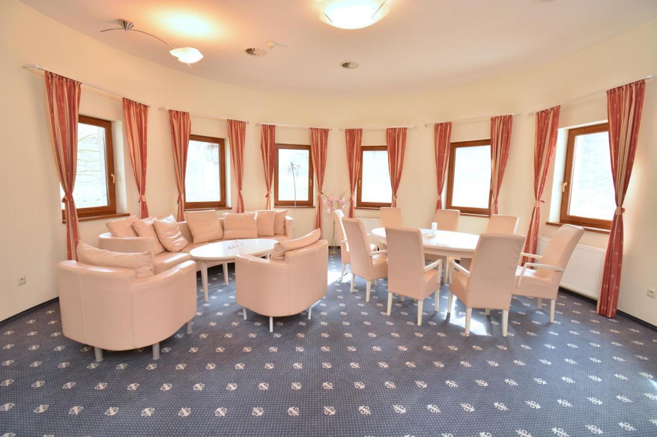 Hotel Hradna Brana Братислава Экстерьер фото