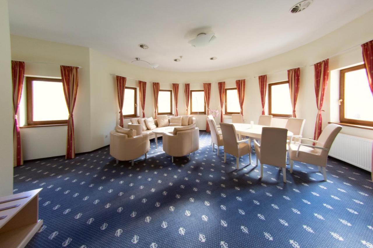 Hotel Hradna Brana Братислава Экстерьер фото