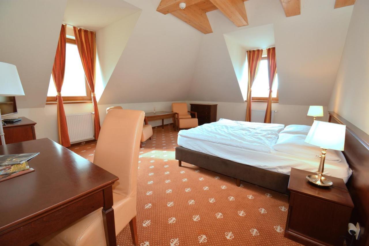 Hotel Hradna Brana Братислава Экстерьер фото