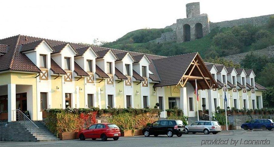 Hotel Hradna Brana Братислава Экстерьер фото